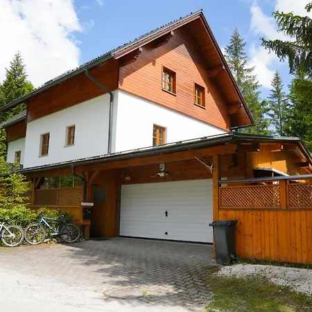 Haus Zirbennest بيت للعطل