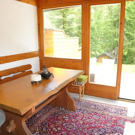 Semesterbostad Haus Zirbennest *