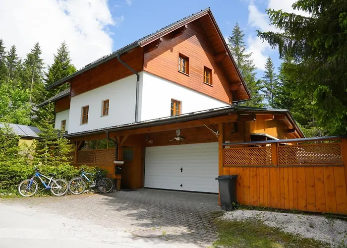 Haus Zirbennest بيت للعطل